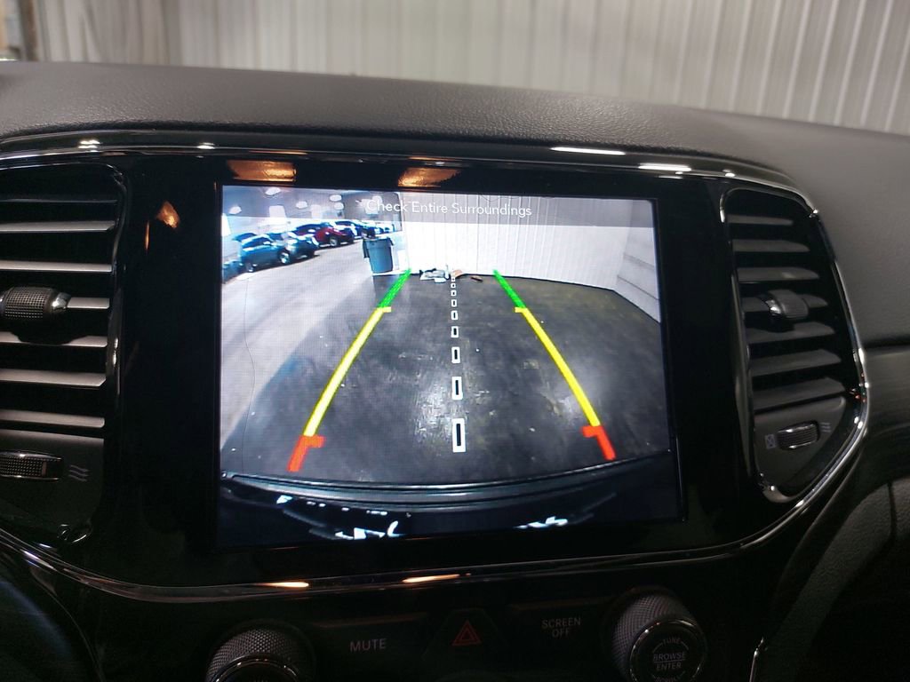 Used 2019 Jeep Grand Cherokee Altitude AWD/4WD image 24