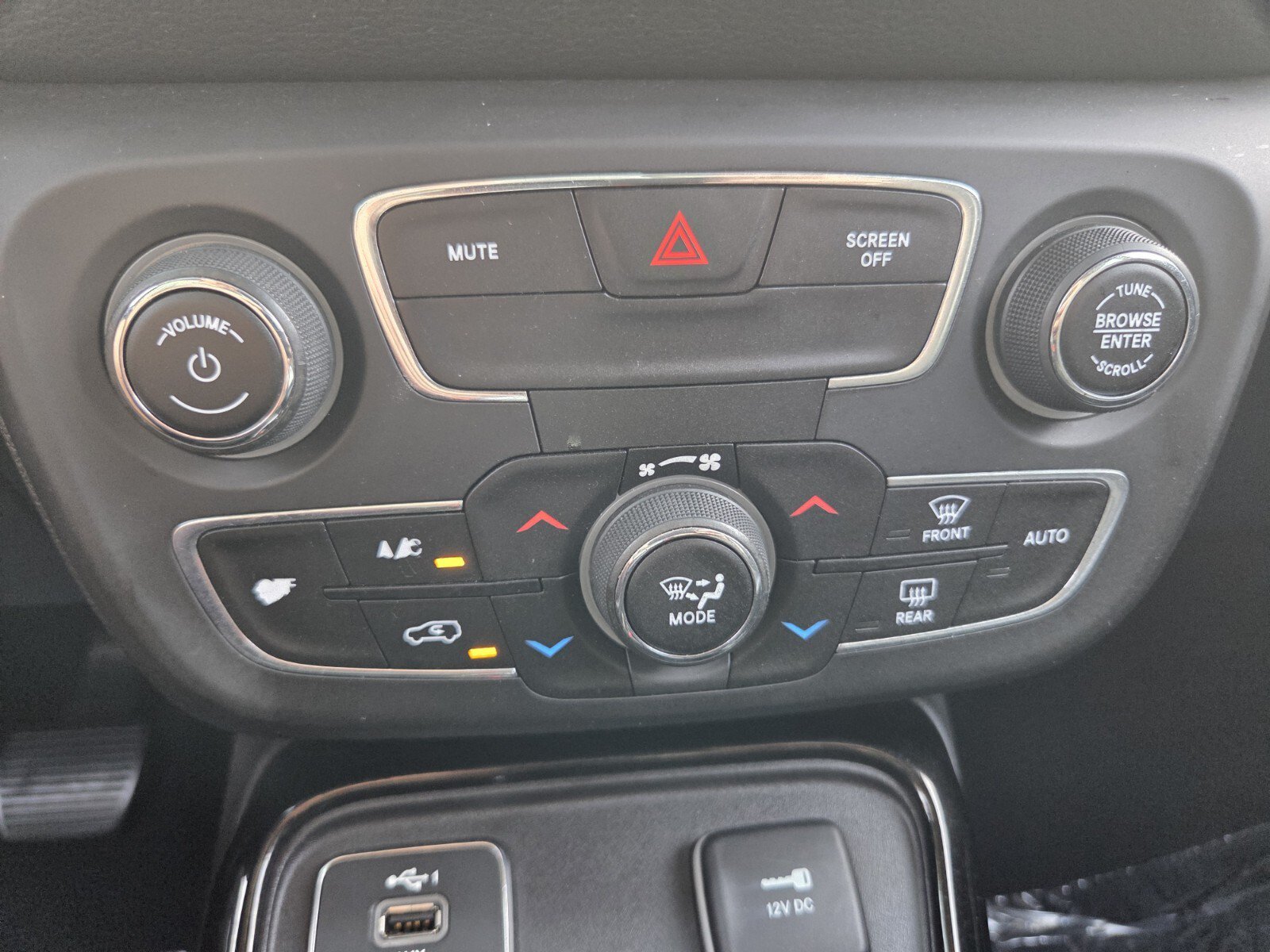 Used 2020 Jeep Compass Latitude FWD image 24