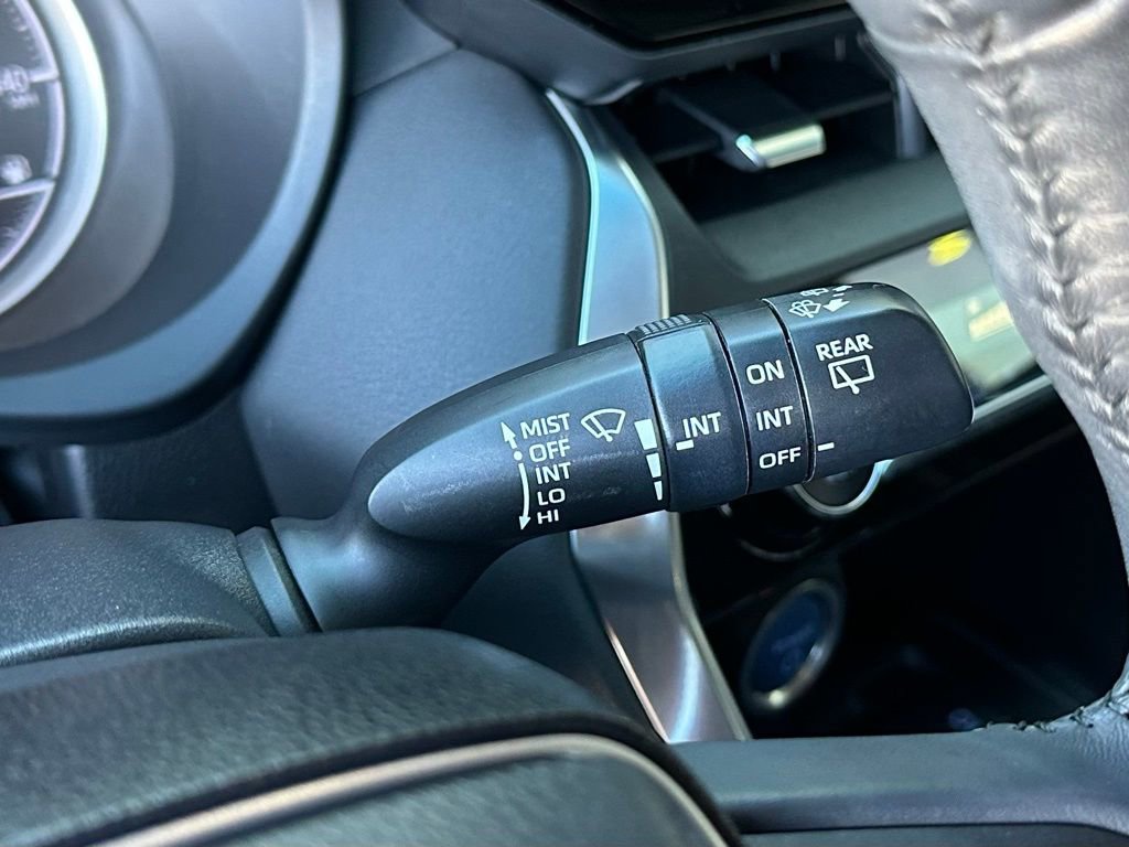 Used 2022 Toyota Venza XLE image 39