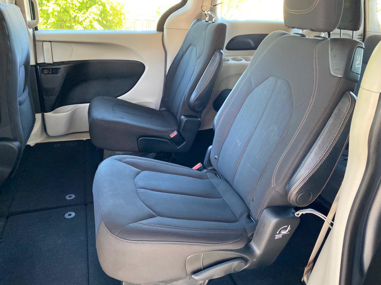 Used 2019 Chrysler Pacifica LX w/ Tire & Wheel Group FWD image 29