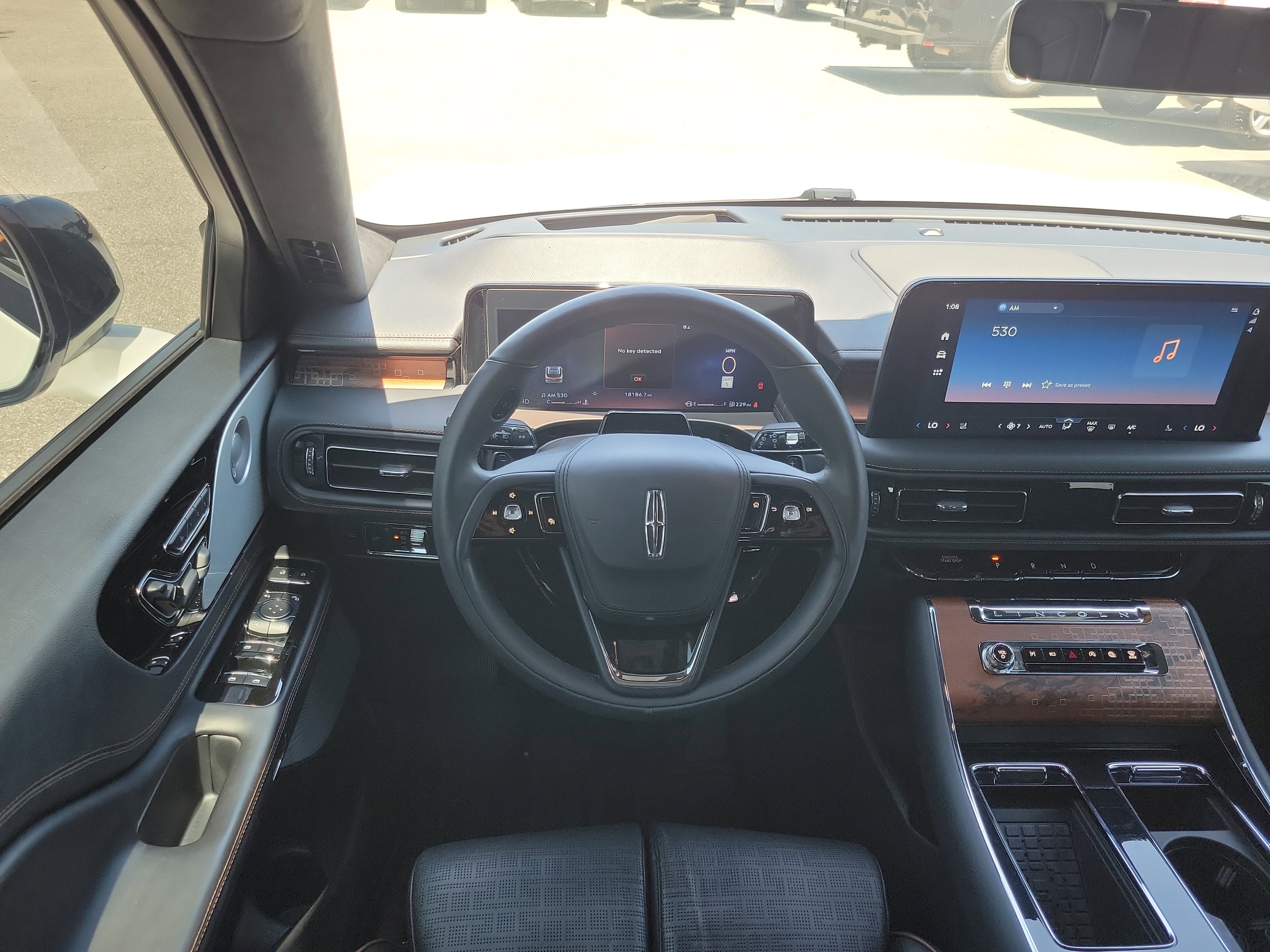 Used 2025 Lincoln Aviator Black Label w/ Jet Appearance Package image 21