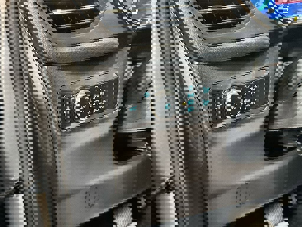 Used 2021 Ford Escape SEL w/ Technology Package image 16