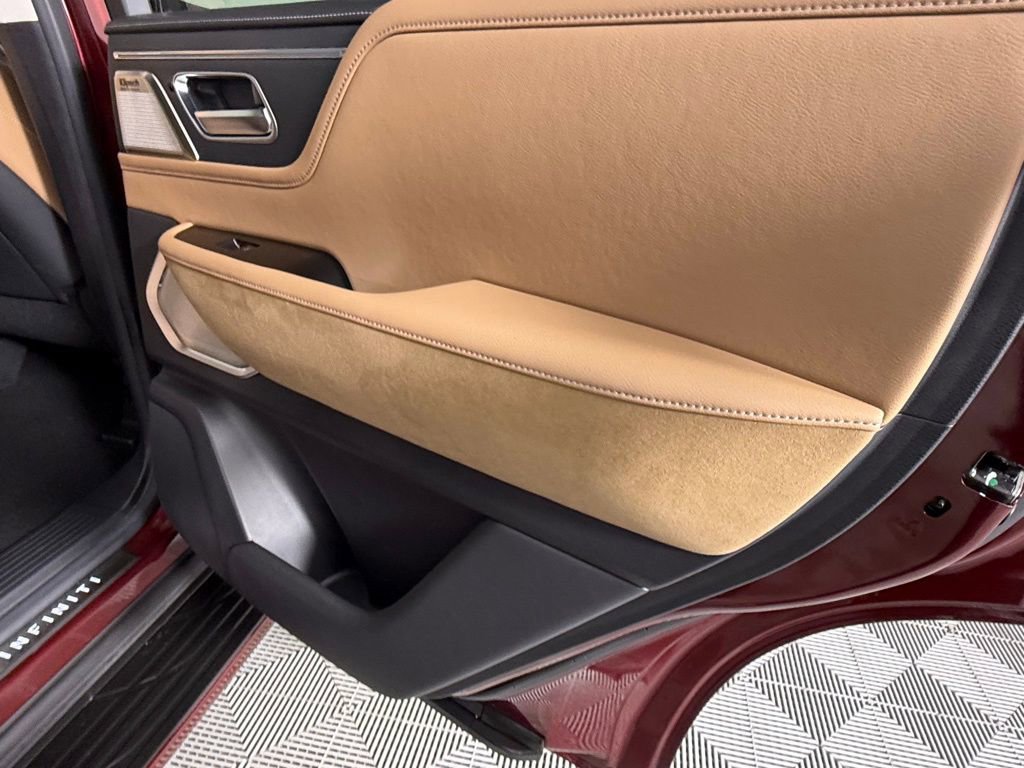 Used 2025 INFINITI QX80 Sensory image 33
