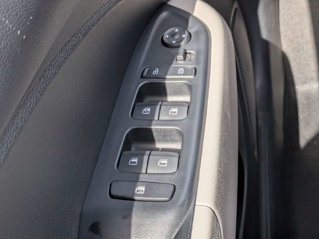 Used 2025 Hyundai Venue SEL FWD image 26
