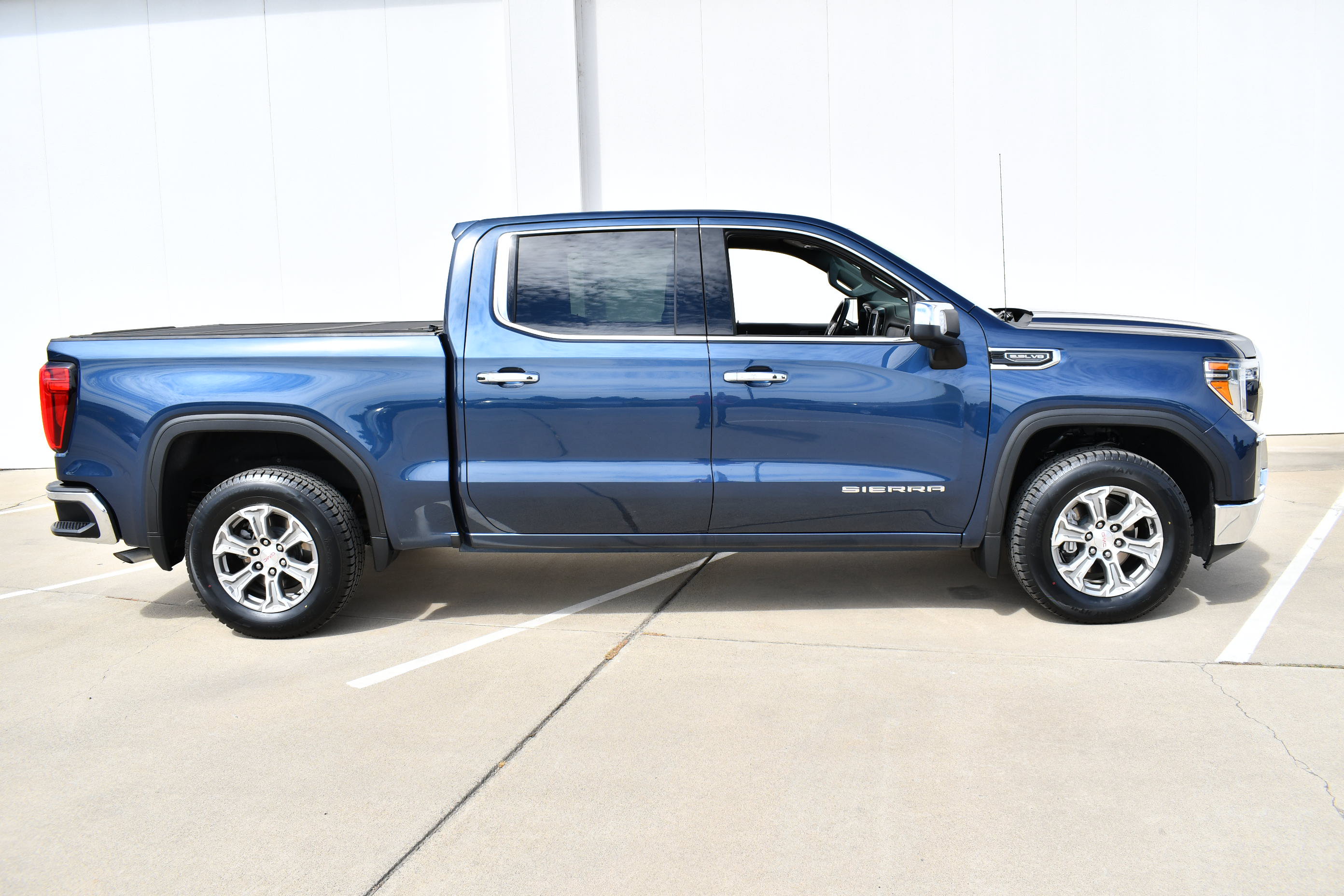 Used 2020 GMC Sierra 1500 SLT w/ Driver Alert Package I RWD image 6