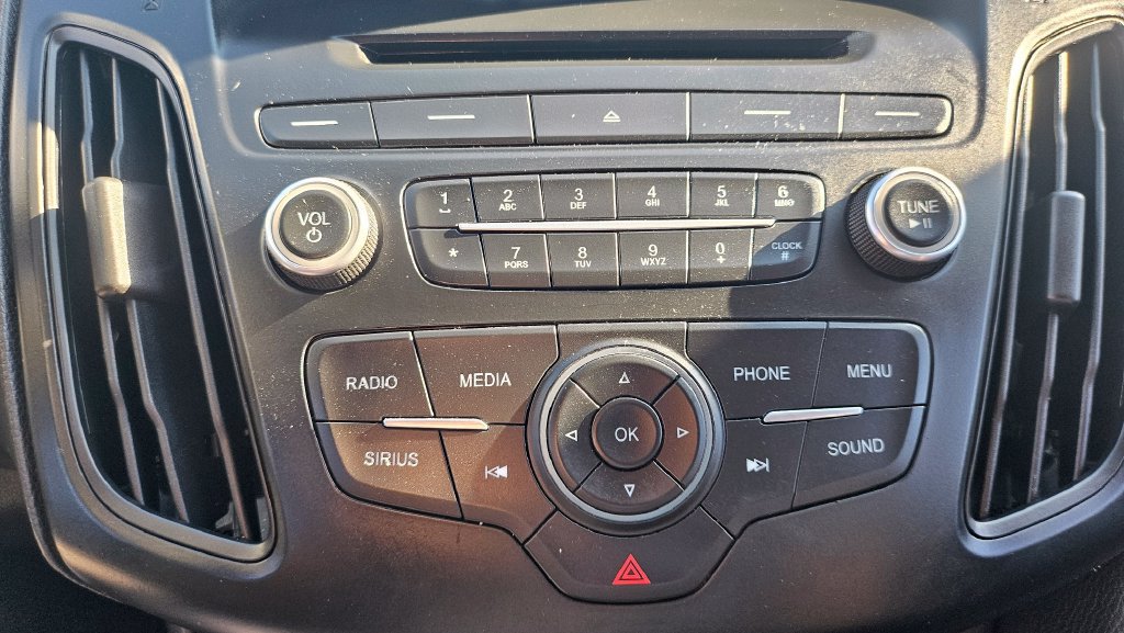 Used 2017 Ford Focus SE FWD image 34