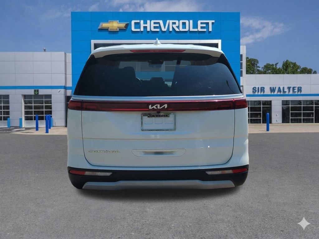 Used 2022 Kia Carnival LX image 5