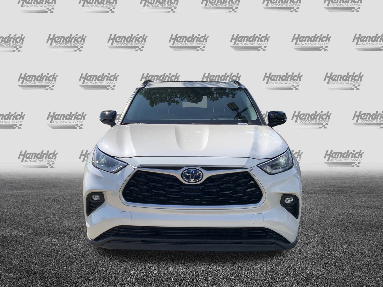 Used 2021 Toyota Highlander XLE image 3