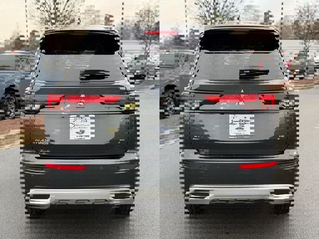 Used 2024 Mitsubishi Outlander SE image 7