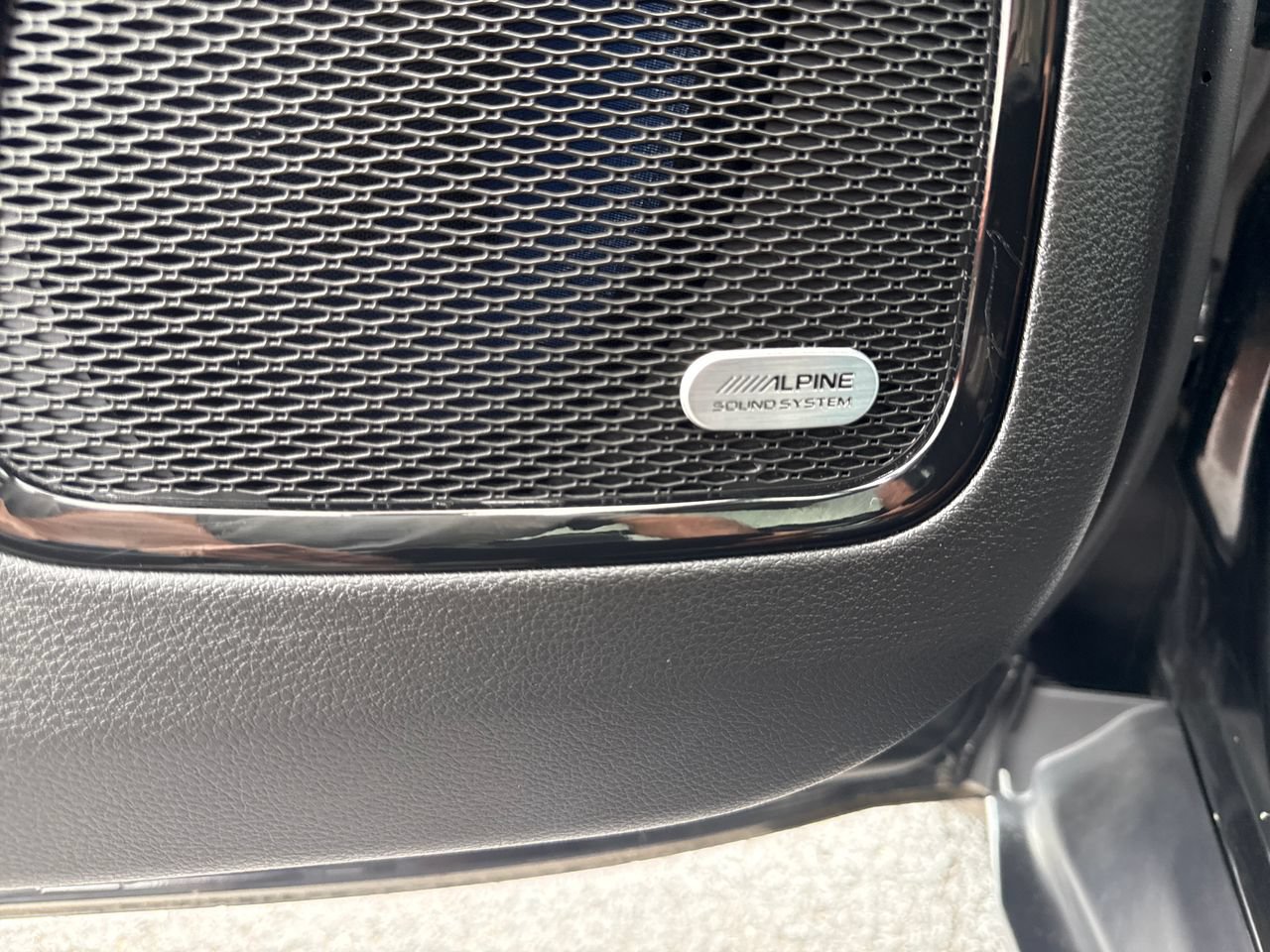 Used 2025 Jeep Compass Limited w/ Sun & Sound Group AWD/4WD image 18