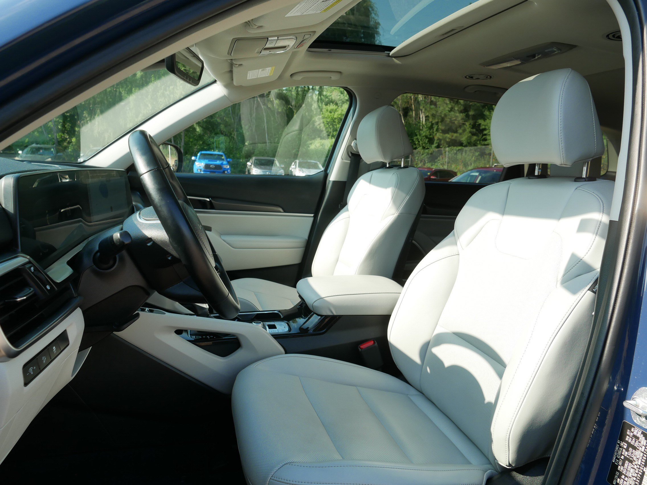 Certified 2024 Kia Telluride S w/ S Sunroof Package AWD/4WD image 35