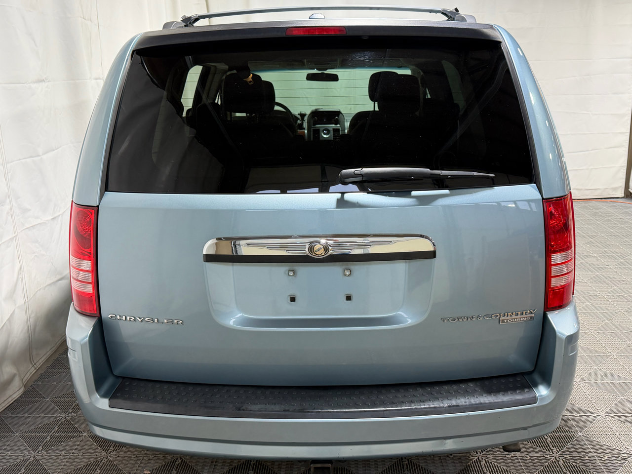 Used 2009 Chrysler Town & Country Touring w/ Flexible Seating Group image 8