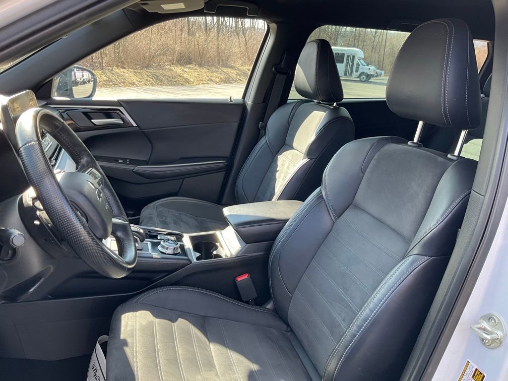 Used 2023 Mitsubishi Outlander SE Black Edition image 15