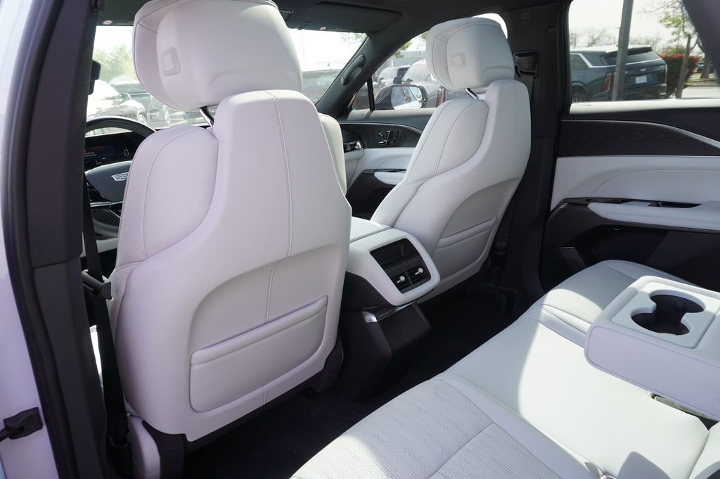 New 2026 Cadillac Lyriq Luxury image 9