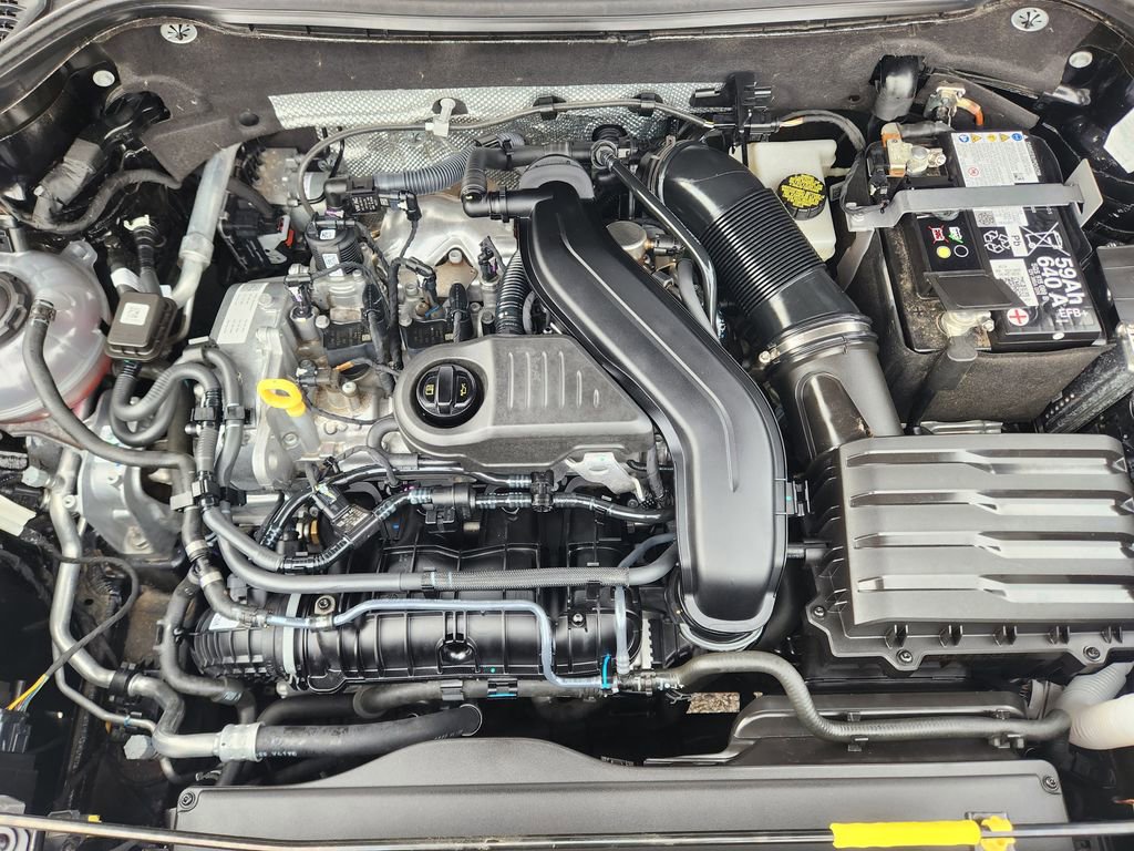 Certified 2024 Volkswagen Taos SE image 16