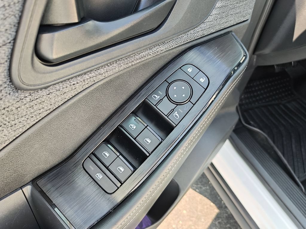 Used 2022 Nissan Rogue S AWD/4WD image 11