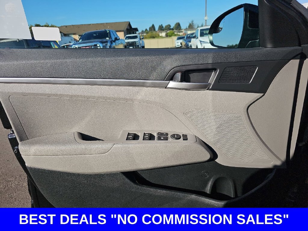 Used 2019 Hyundai Elantra SE FWD image 25