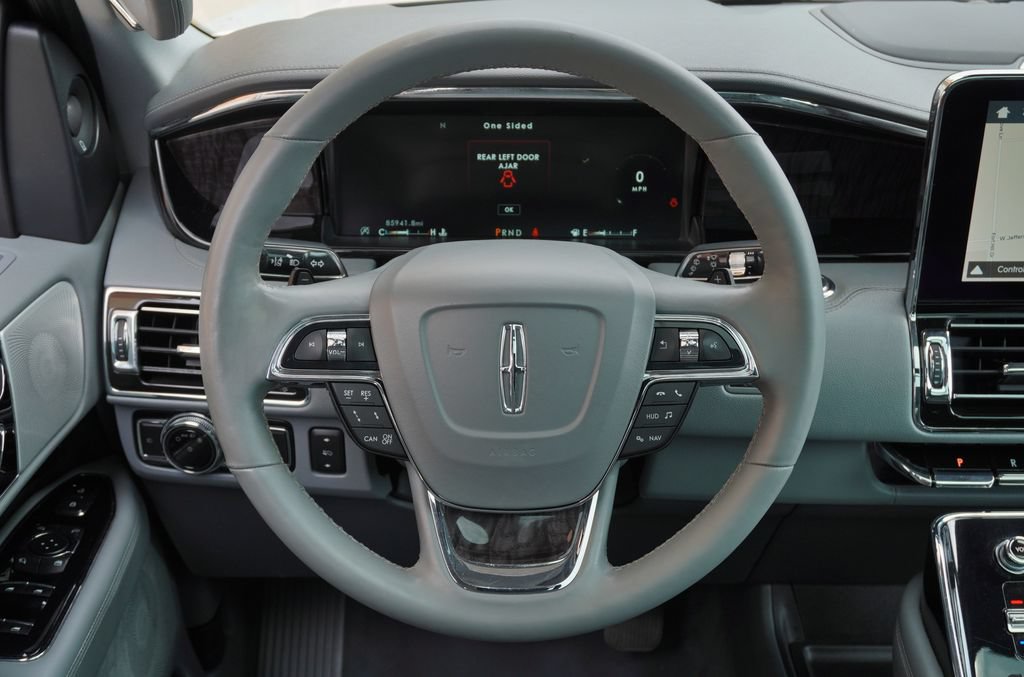 Used 2018 Lincoln Navigator Reserve w/ Technology Package AWD/4WD image 14