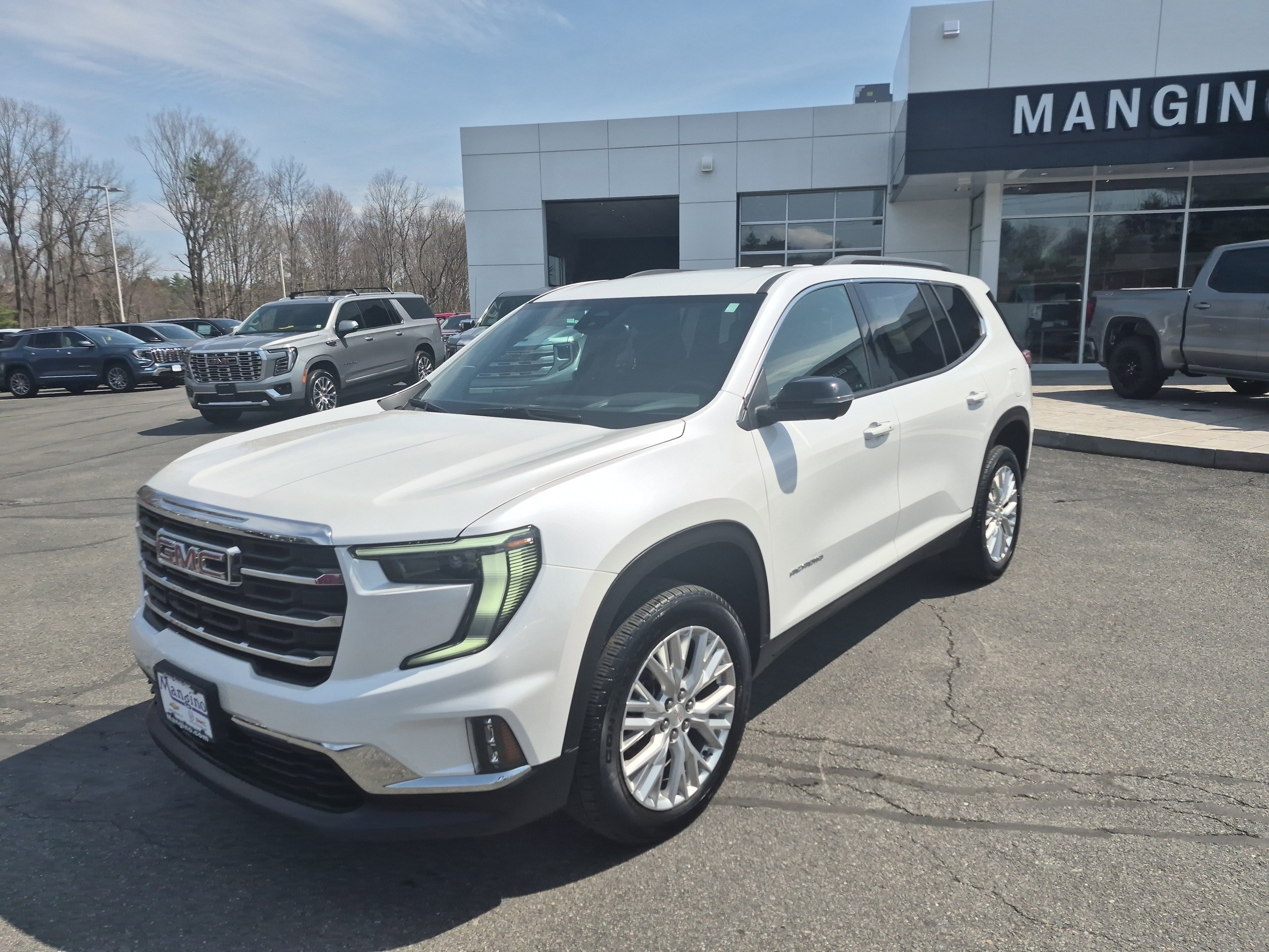 Certified 2024 GMC Acadia Elevation w/ Luxury Package AWD/4WD image 2