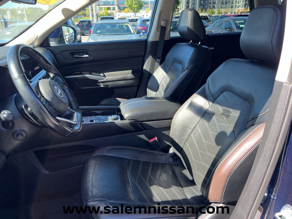 Used 2024 Nissan Pathfinder Platinum AWD/4WD image 9