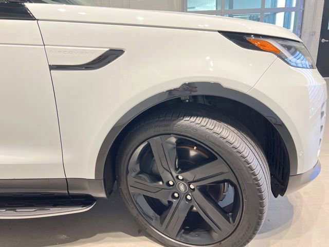 Used 2024 Land Rover Discovery Dynamic SE AWD/4WD image 4