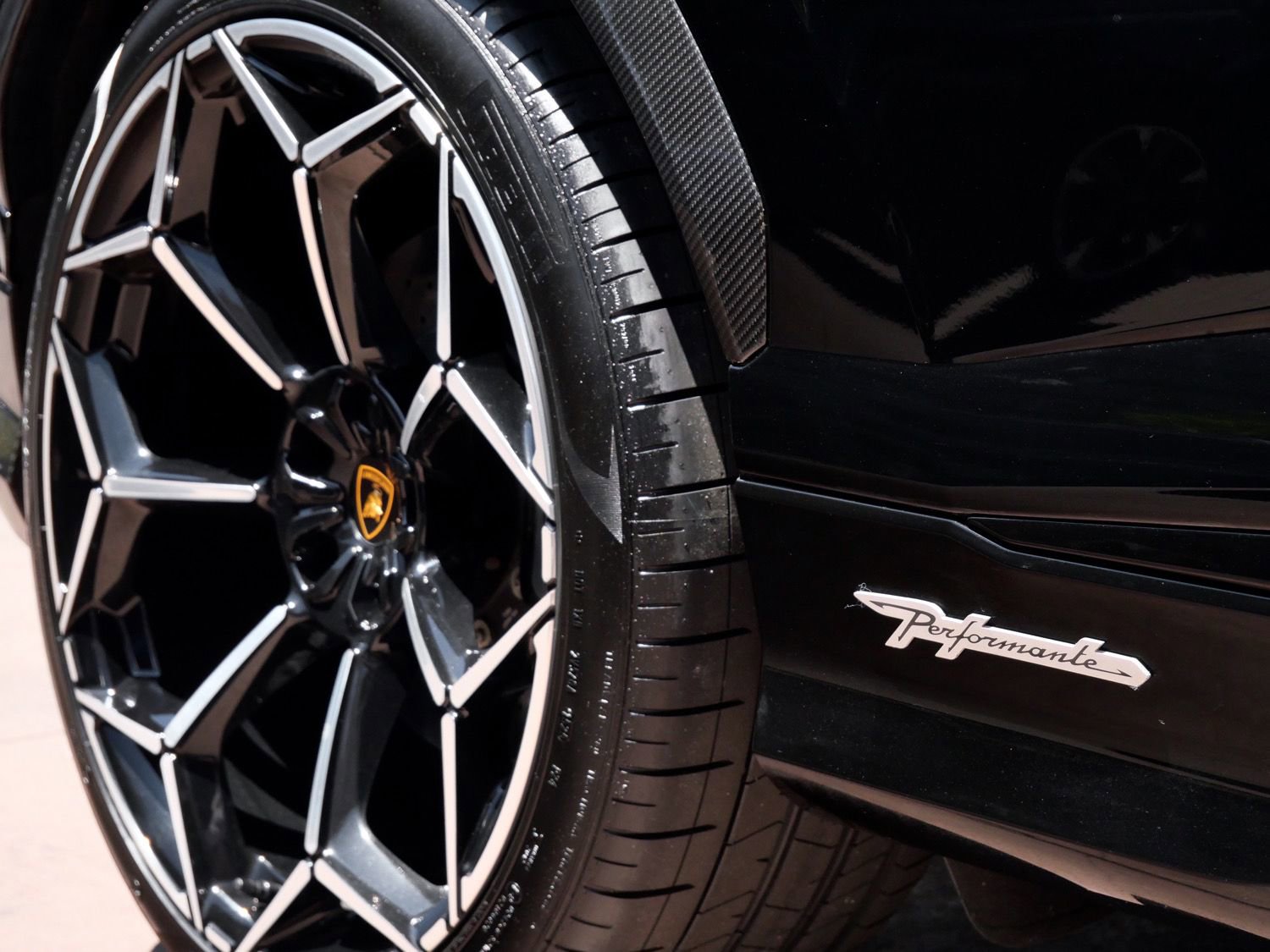 Used 2023 Lamborghini Urus Performante AWD/4WD image 13