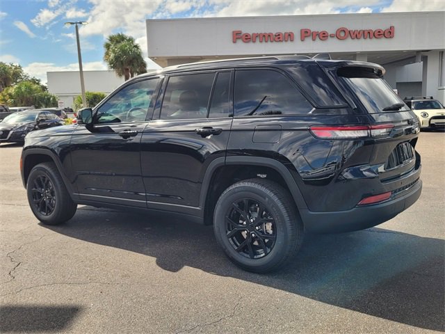 Used 2025 Jeep Grand Cherokee Altitude image 5