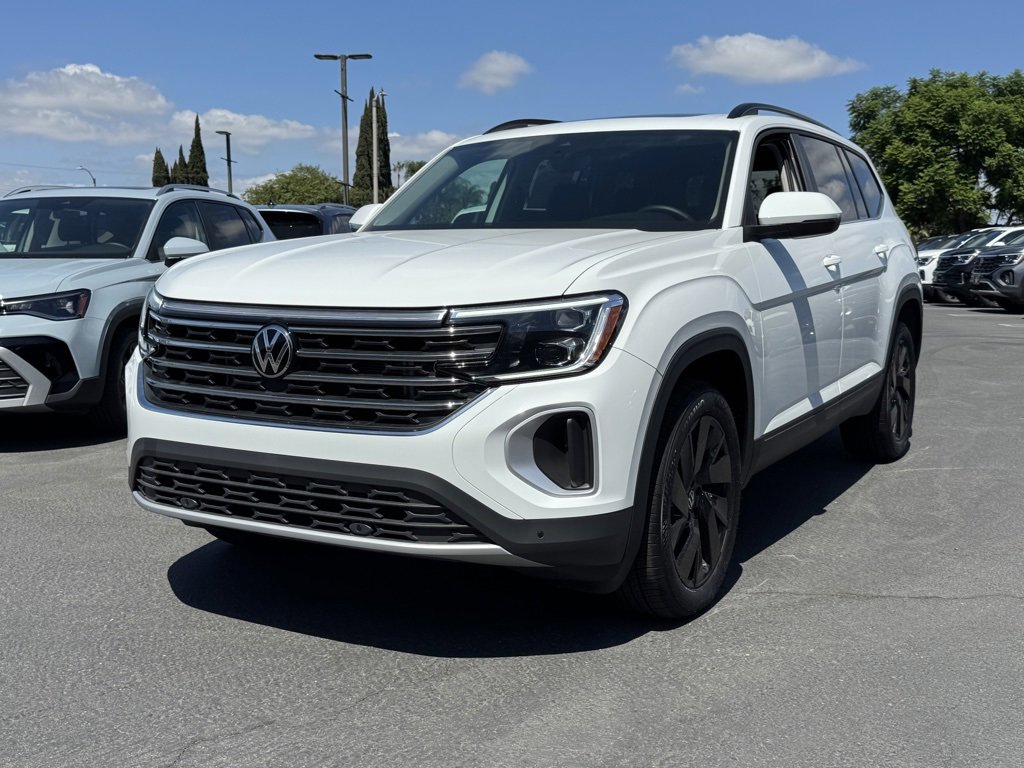 New 2025 Volkswagen Atlas SE image 3