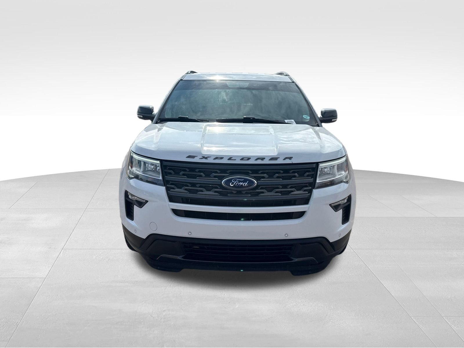 Used 2018 Ford Explorer XLT w/ Equipment Group 202A AWD/4WD image 17