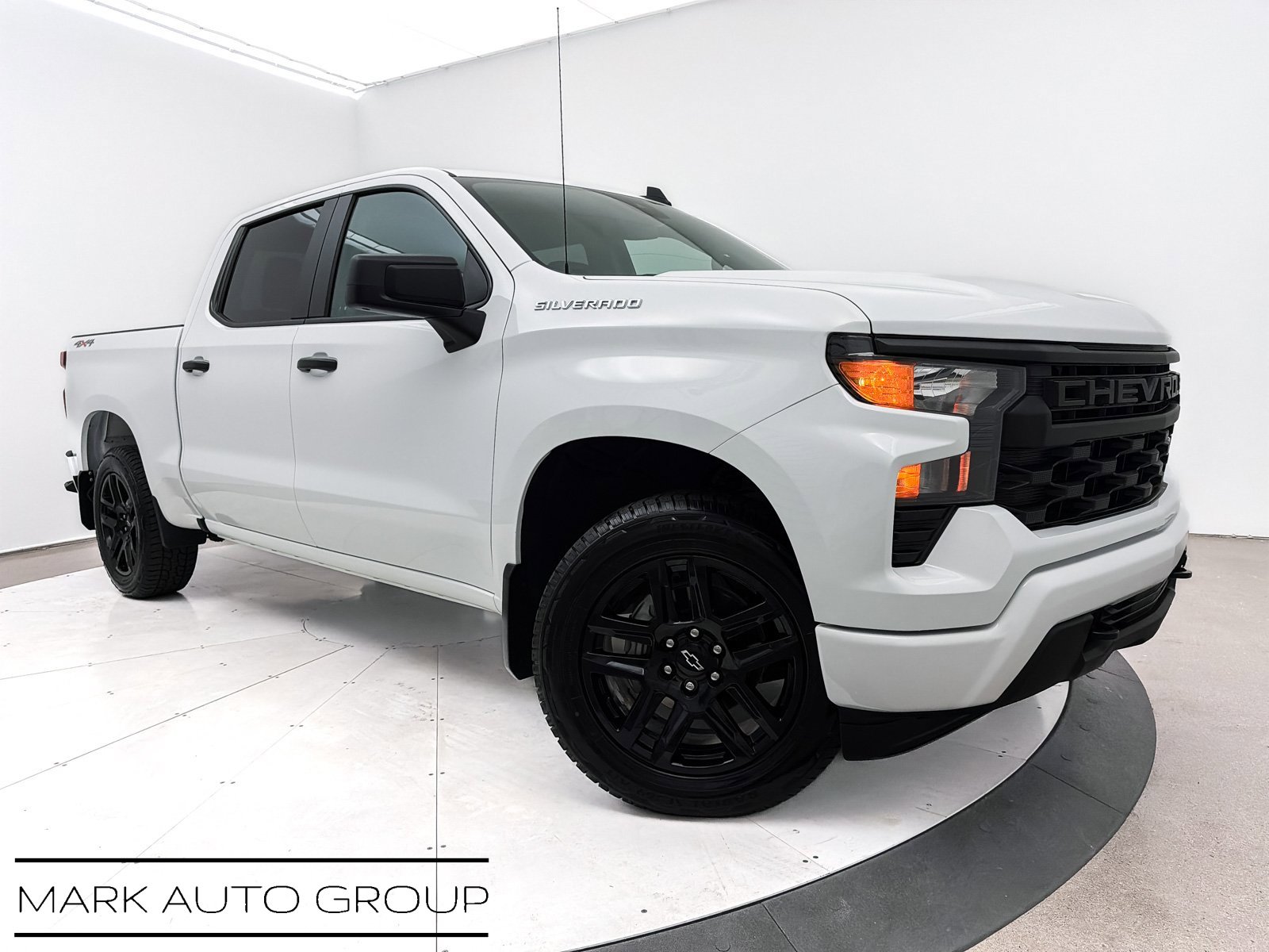 Used 2024 Chevrolet Silverado 1500 Custom image 1