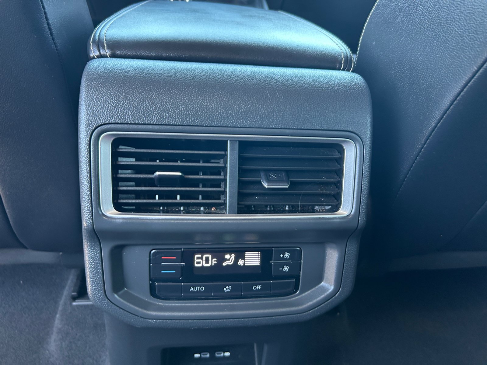 Used 2024 Volkswagen Atlas SE FWD image 30