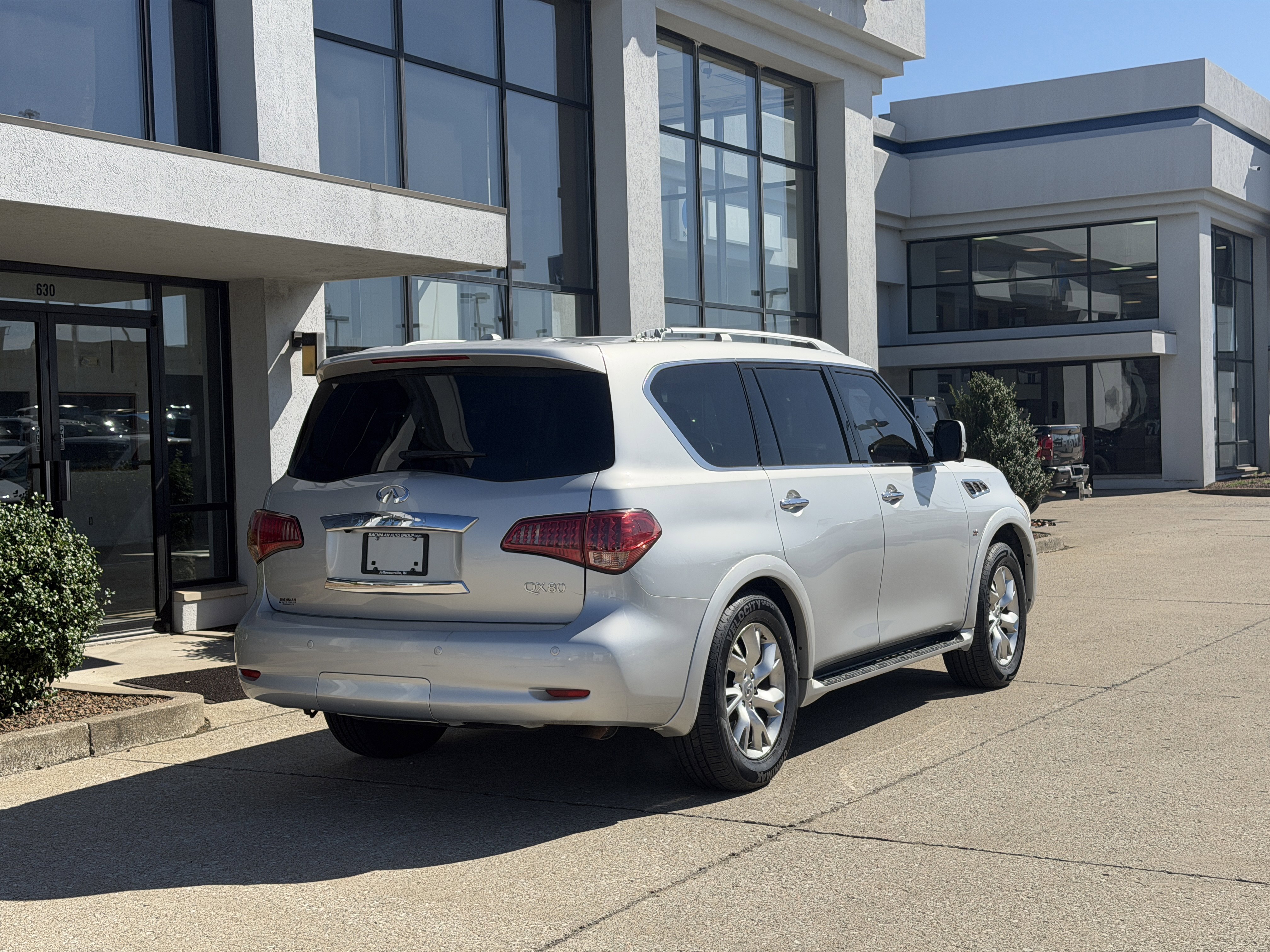 Used 2014 INFINITI QX80 4WD w/ Theater Package image 4