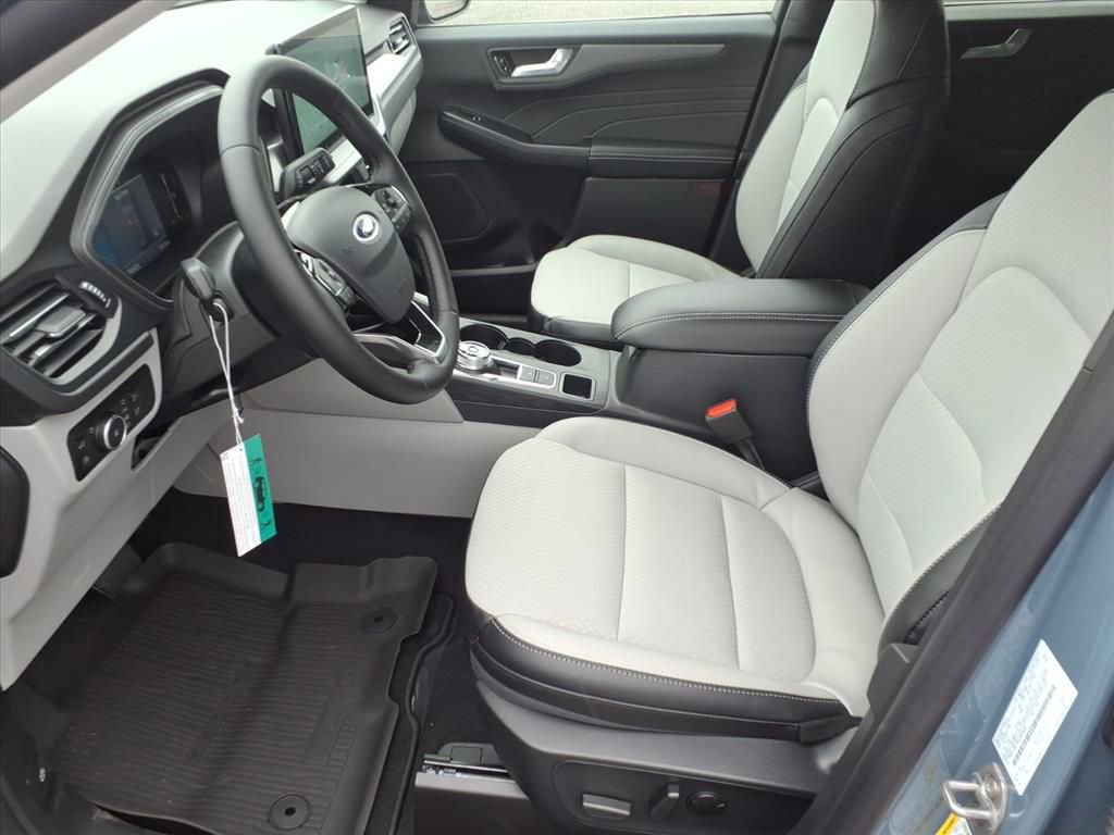 New 2025 Ford Escape SE image 3