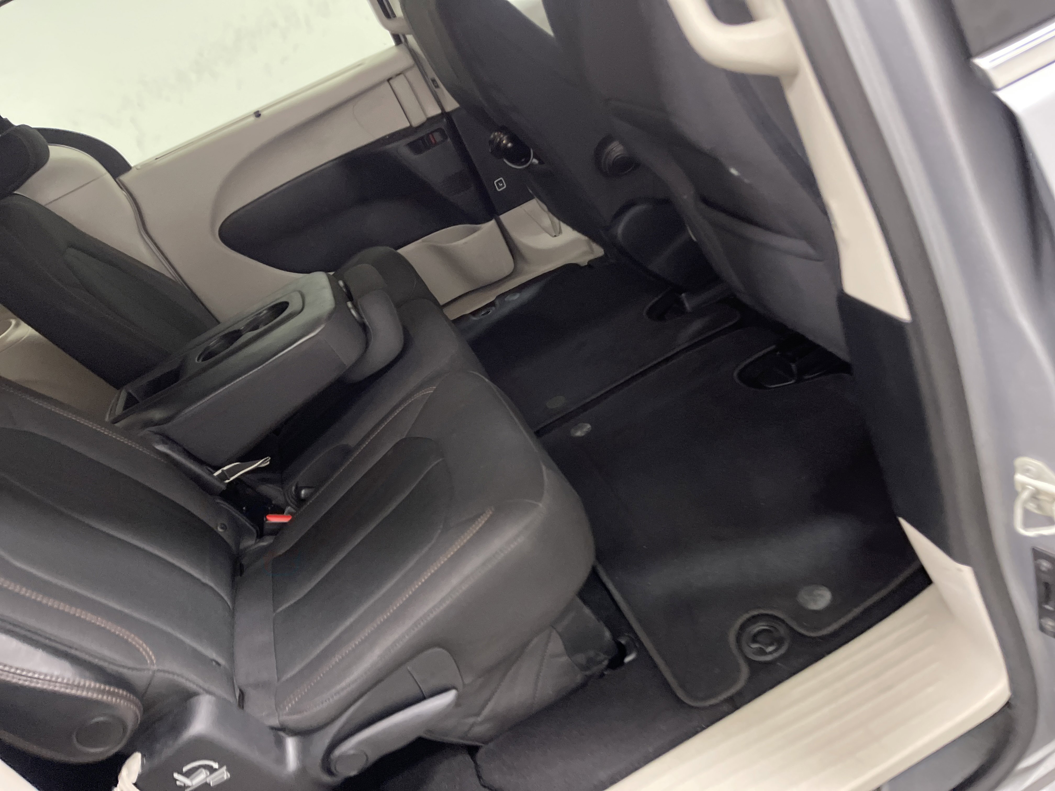 Used 2019 Chrysler Pacifica Touring Plus w/ Tire & Wheel Group image 19