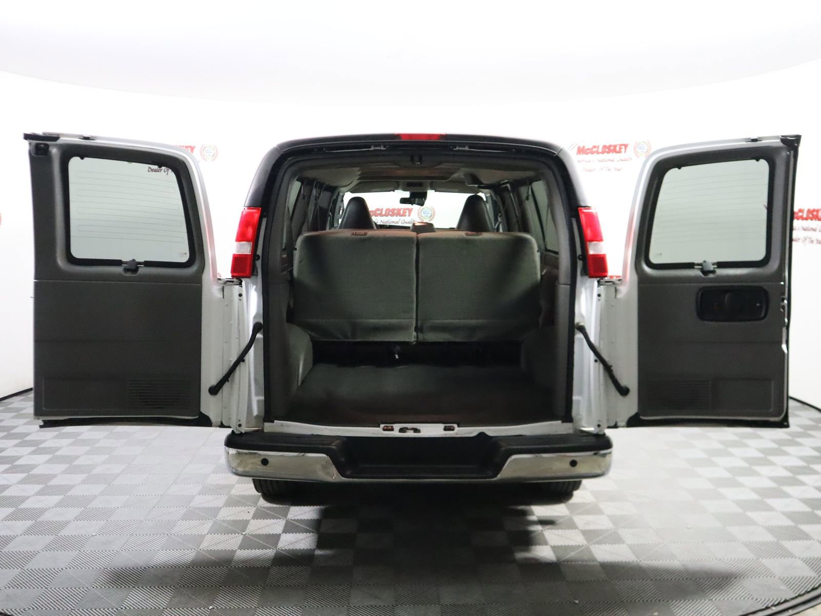 Used 2023 Chevrolet Express 3500 LT w/ LT Preferred Equipment Group image 8