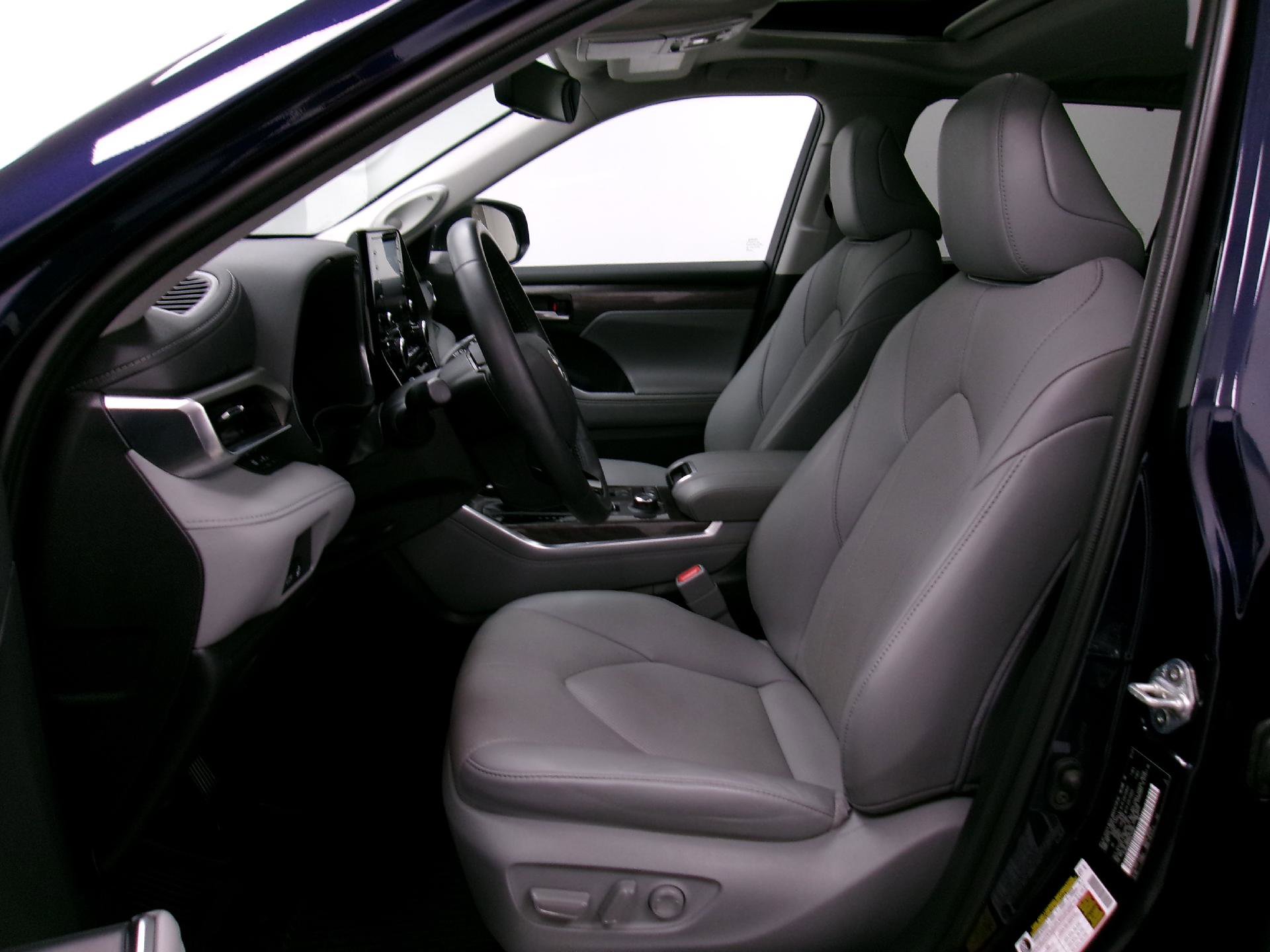 Used 2021 Toyota Highlander Limited image 10