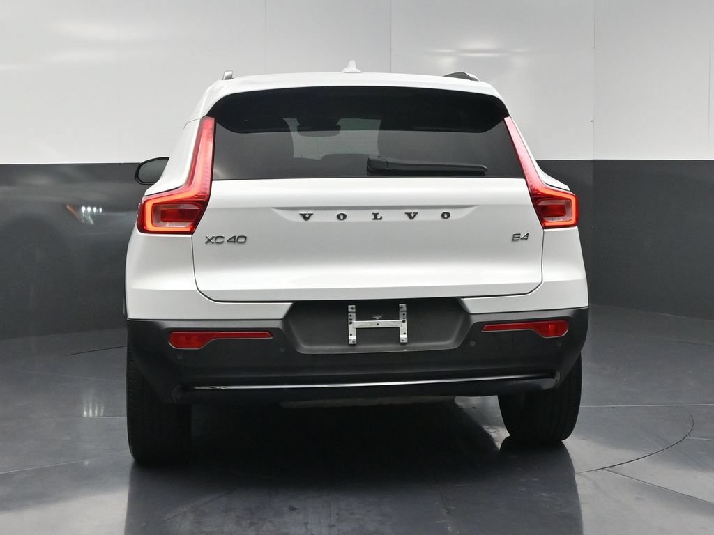 Used 2023 Volvo XC40 B4 Ultimate FWD image 17
