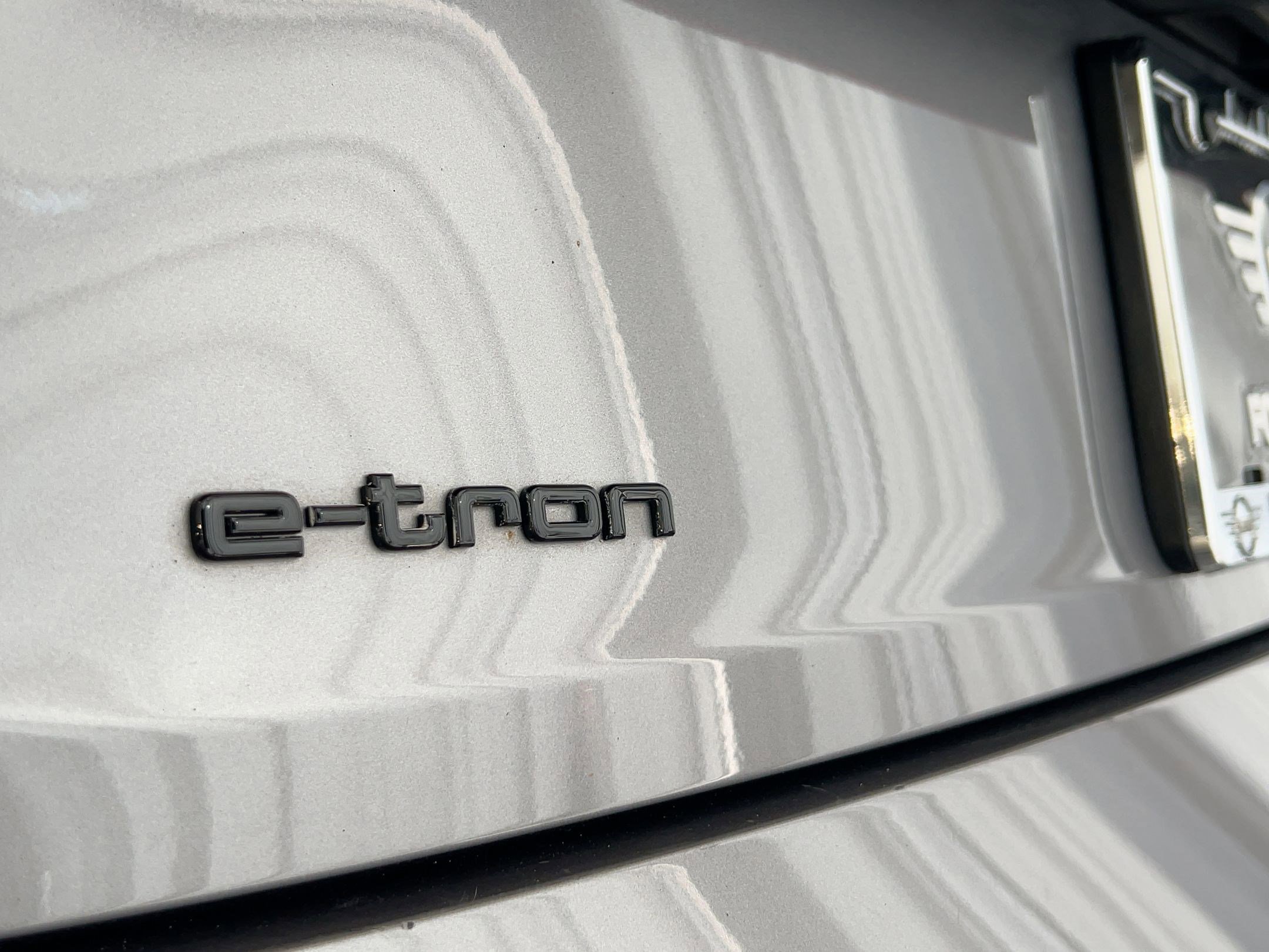 Used 2022 Audi e-tron Premium Plus w/ Premium Plus Package image 39