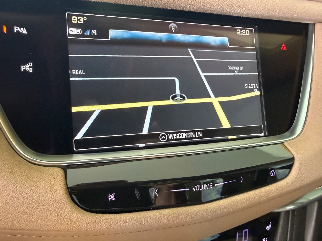 Used 2018 Cadillac XT5 Platinum w/ Driver Assist Package AWD/4WD image 17