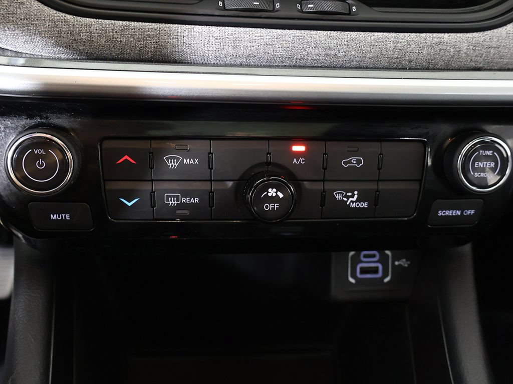 Used 2024 Jeep Compass Latitude w/ Sun and Sound Group AWD/4WD image 50