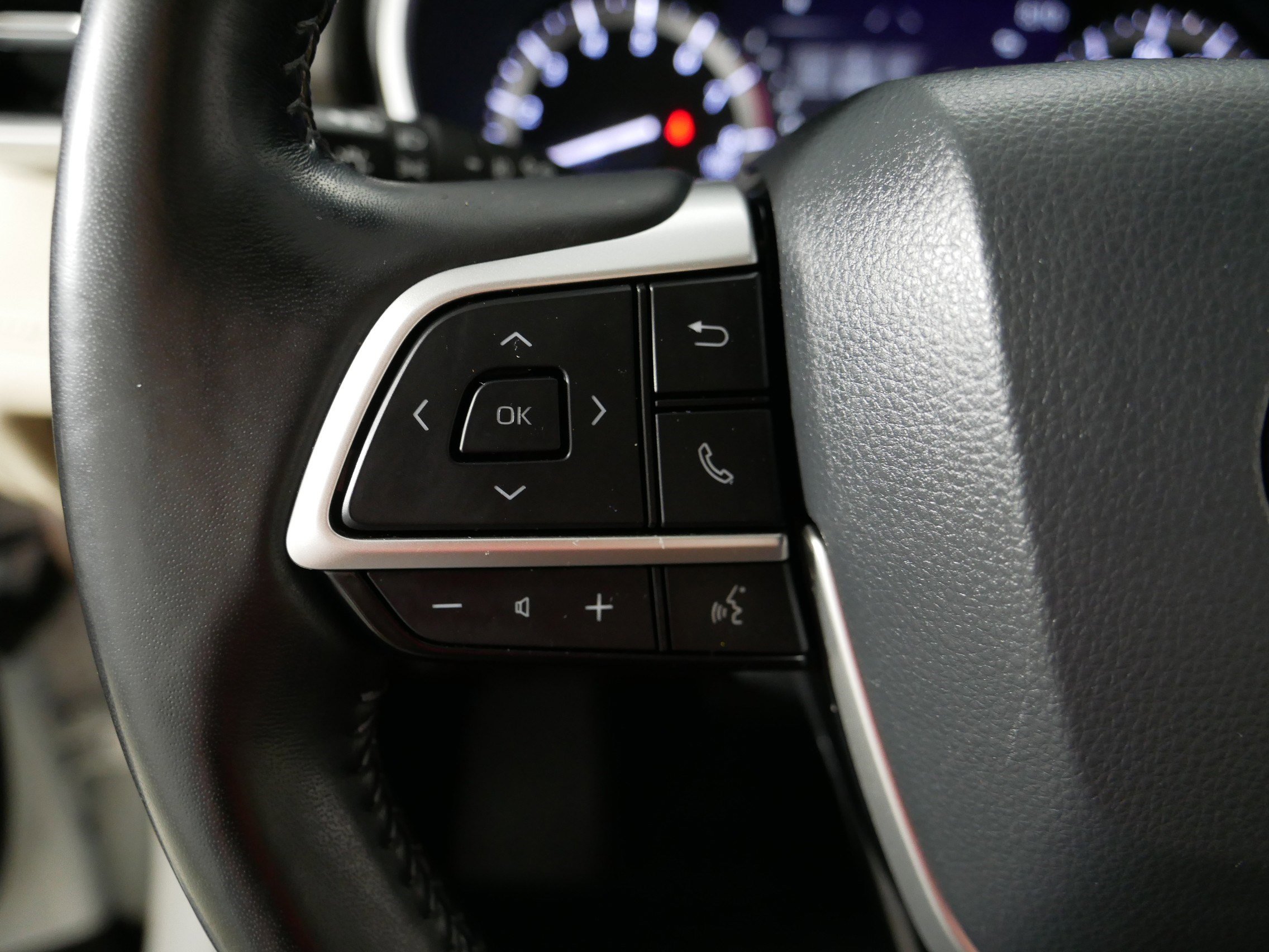 Used 2022 Toyota Highlander XLE AWD/4WD image 27