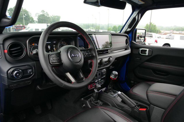 Used 2024 Jeep Wrangler Rubicon AWD/4WD image 2