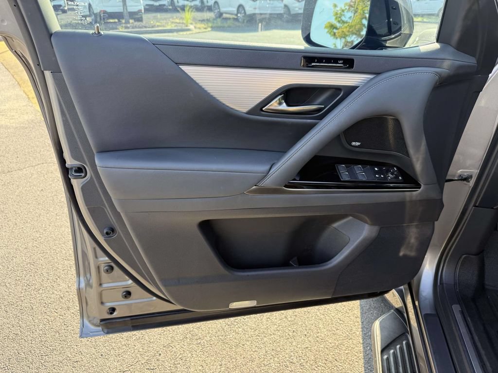 Used 2023 Lexus LX 600 F Sport w/ Accessory Package (Z1) AWD/4WD image 12