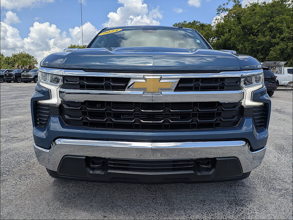 Used 2024 Chevrolet Silverado 1500 LT AWD/4WD image 9