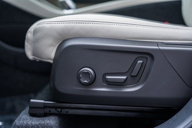Used 2026 Volvo XC40 B5 Ultra w/ Protection Package Premier image 35