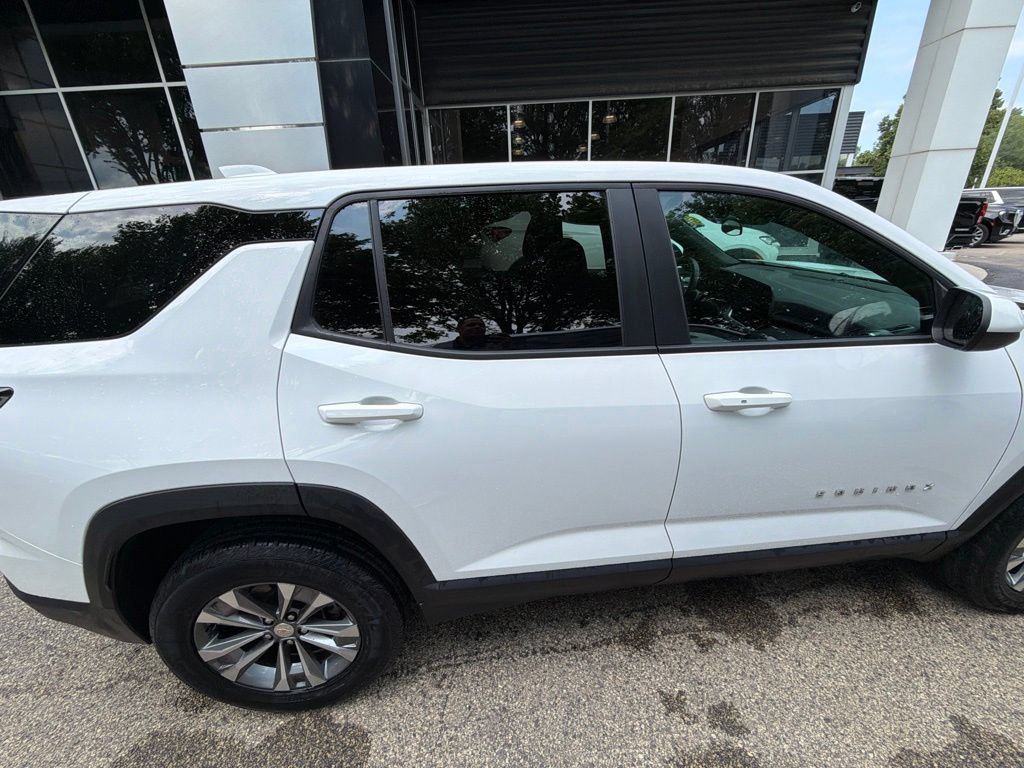 Used 2025 Chevrolet Equinox LT FWD image 8