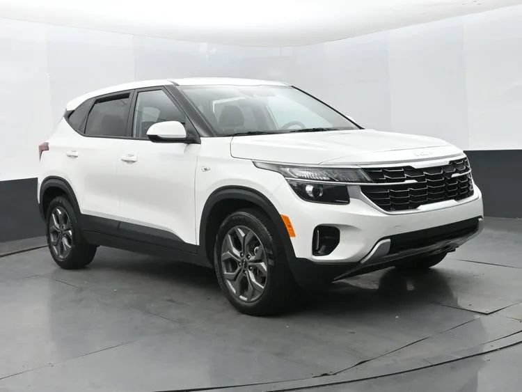 Used 2026 Kia Seltos LX FWD image 2