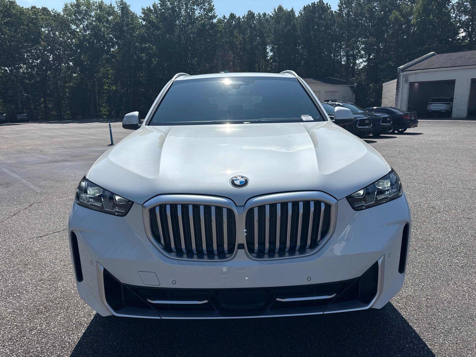 Used 2024 BMW X5 xDrive40i w/ Premium Package AWD/4WD image 3