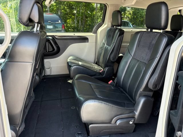 Used 2015 Chrysler Town & Country Limited Platinum FWD image 21