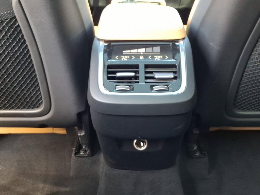 Used 2018 Volvo XC90 T6 Momentum w/ Convenience Package AWD/4WD image 25